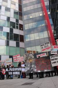 Prosvjedni performans ispred Ministarstva okoli�a [ 996.43 Kb ]
