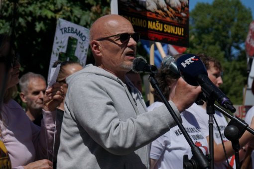 prosvjed protiv megafarmi sisak 25.04. [ 180.07 Kb ]